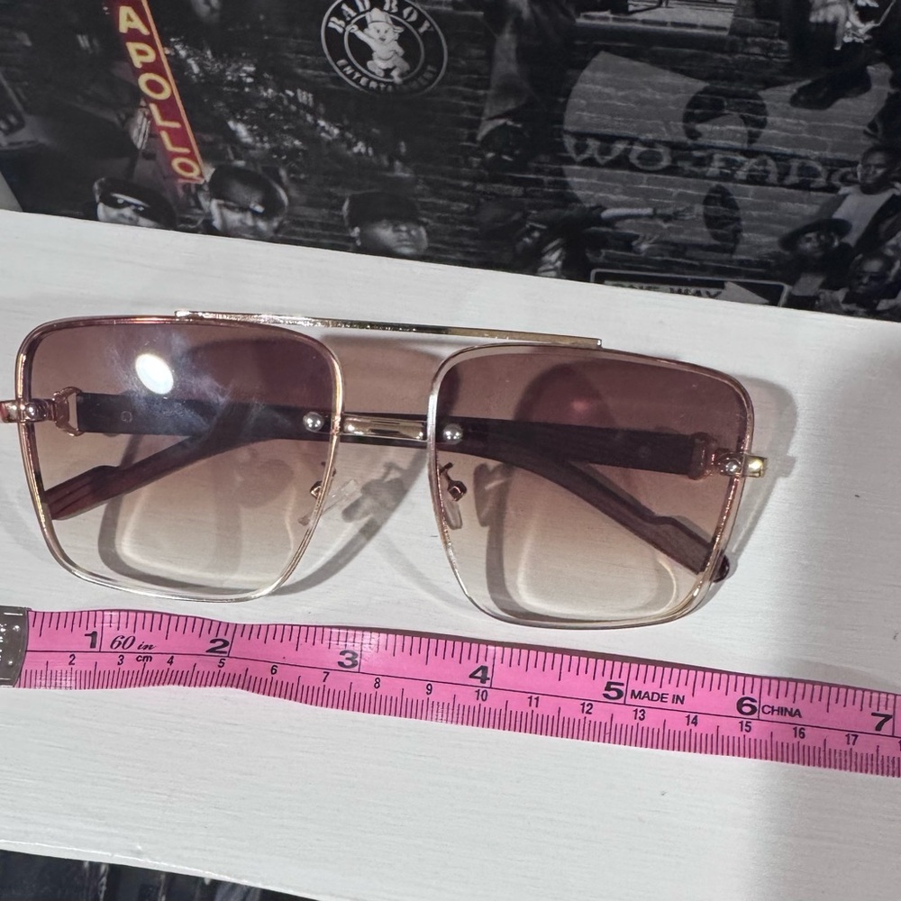 Stylish Square Sunglasses with Gradient Lenses - Picture 5 of 5